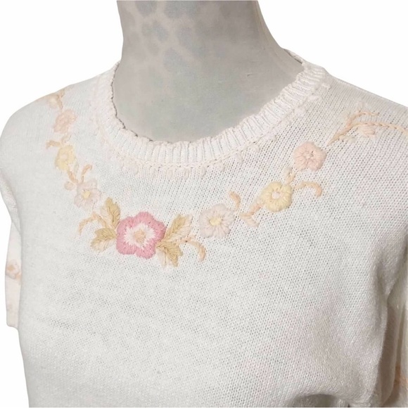 Vintage 90’s Embroidered Sweater - Picture 3 of 12
